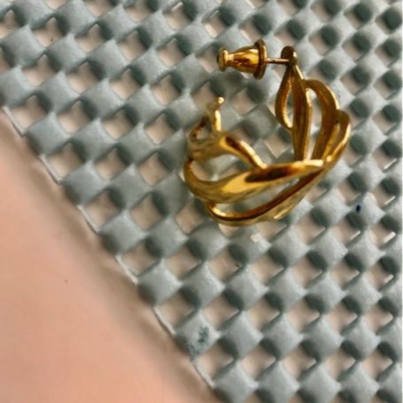 Monet Gold-Tone J-Hoop Pierced Earrings - vintage - Picture 4 of 5